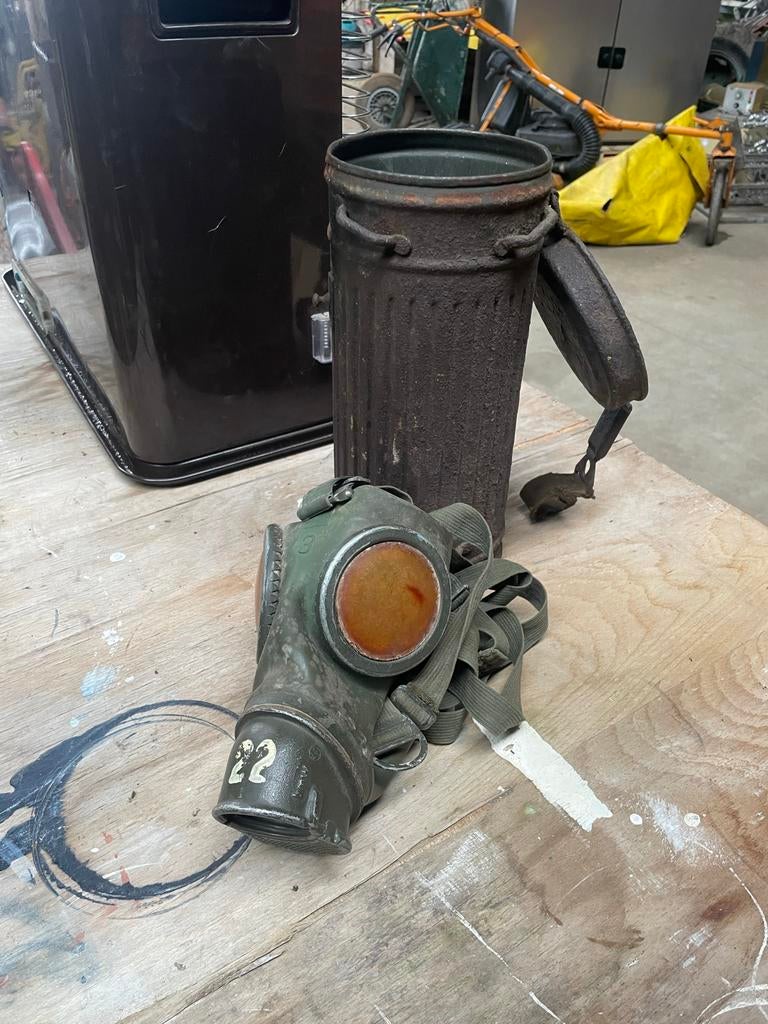 Vintage Duitse Gasmasker met Bus ww2 - Tweede Wereldoorlog, Verzamelen, Militaria | Tweede Wereldoorlog, Landmacht, Overige typen