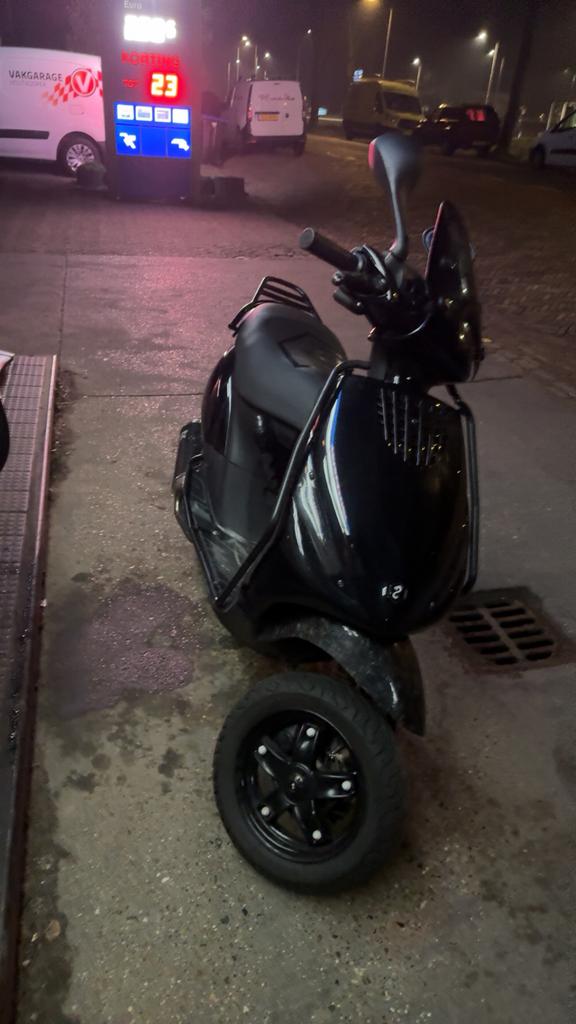 Zip 100cc 4takt brom, Maximaal 45 km/u, Zip, Ophalen of Verzenden, Zo goed als nieuw