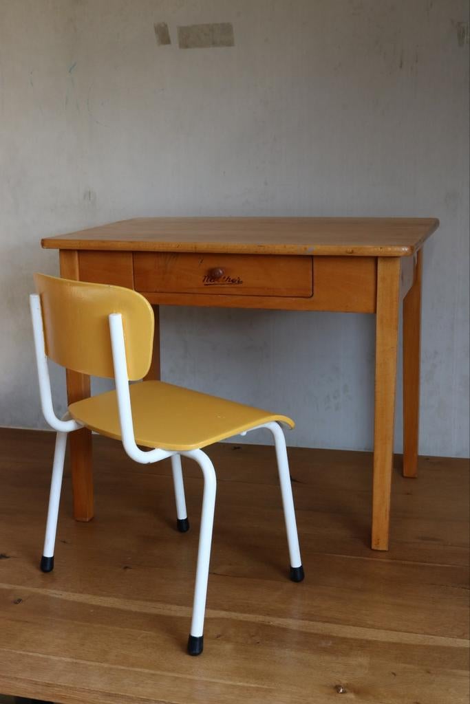 Vintage houten kinderbureau + stoel – Montessori stijl, Kinderen en Baby's, Ophalen, Gebruikt, Tafel(s) en Stoel(en)