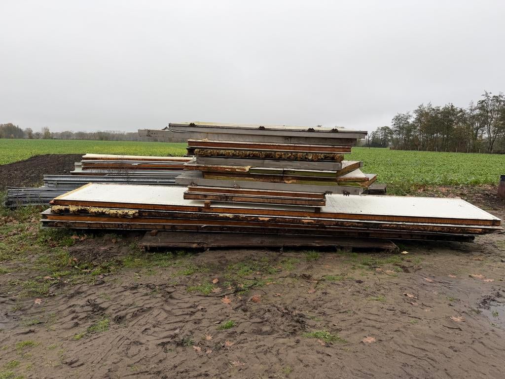 Partij gebruikte sandwichpanelen 10cm dik. €12,50 per meter, Ophalen, Gebruikt, Overige materialen, 50 tot 100 mm