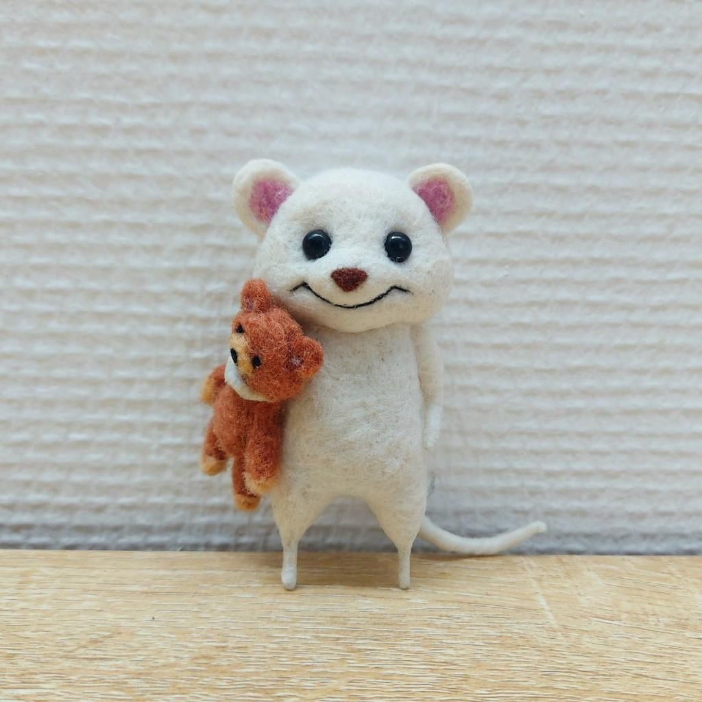 Handgemaakte vilten muis met teddybeer – decoratie, Verzenden, Nieuw