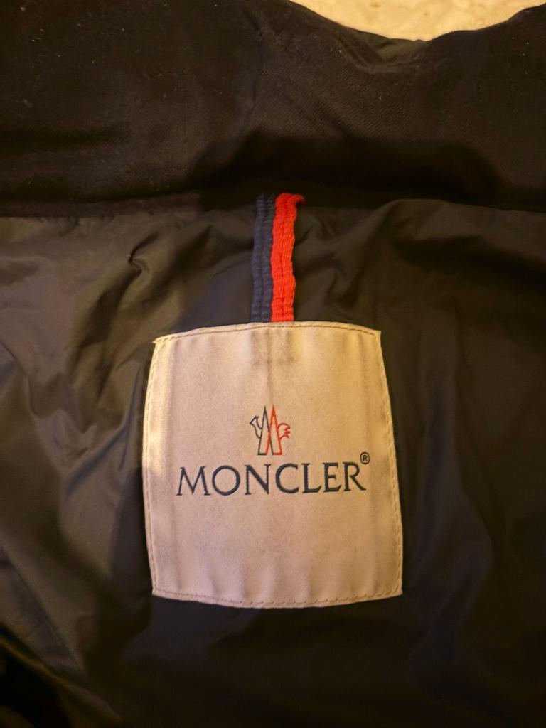 Moncler zwarte winterjas met capuchon – maat 2 – topstaat, Ophalen of Verzenden, Gedragen, Overige maten, Zwart