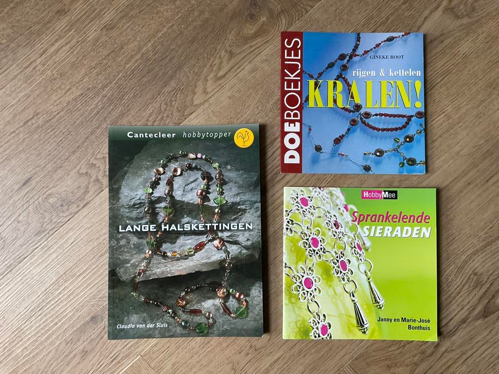 3 boekjes om sieraden met kralen te maken, Ophalen of Verzenden, Nieuw, Overige typen
