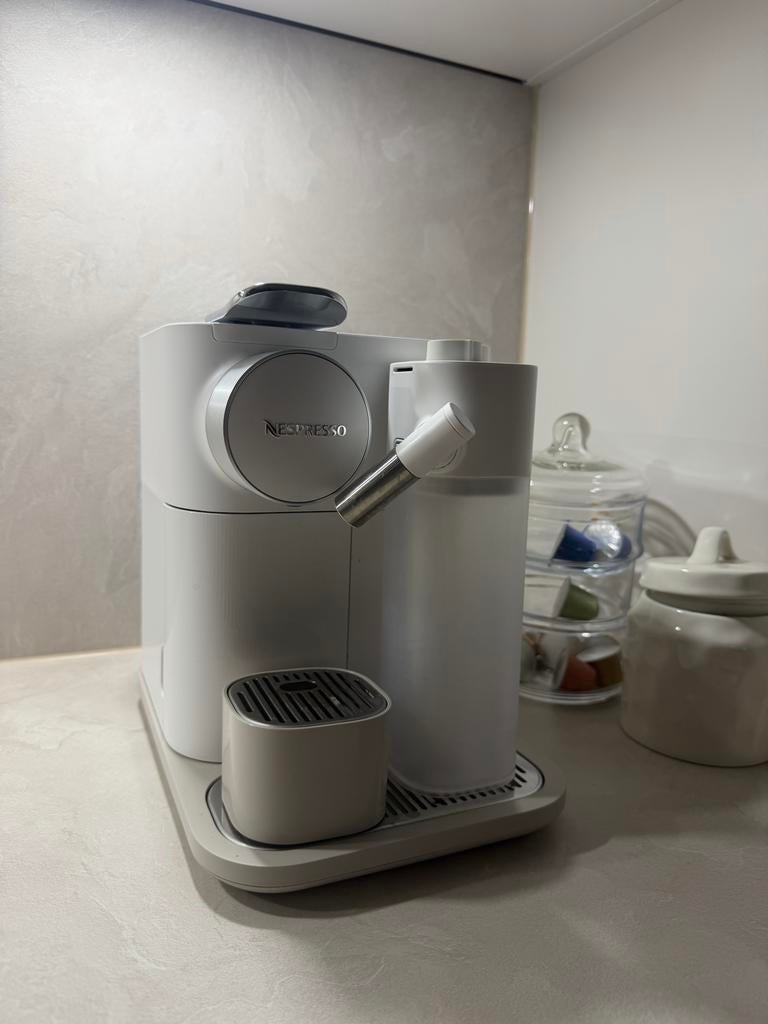 DeLonghi Gran Lattissima Nespresso - ZGAN, Espresso apparaat, Ophalen of Verzenden, Zo goed als nieuw, 1 kopje