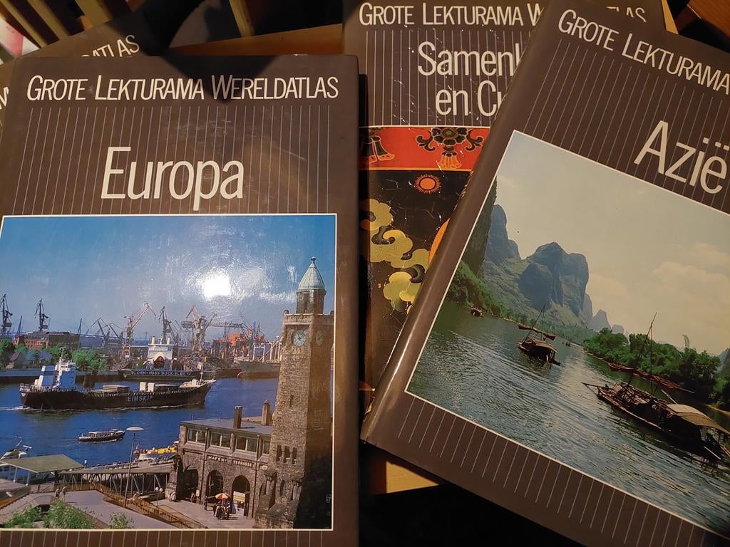 Grote Lecturama Wereldatlas - Diverse Gebieden, Boeken, Atlassen en Landkaarten, Zo goed als nieuw, Overige atlassen, Wereld, 1800 tot 2000