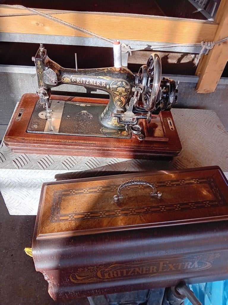 Antieke Gritzner Naaimachine - Prachtig Decoratief Stuk, Ophalen