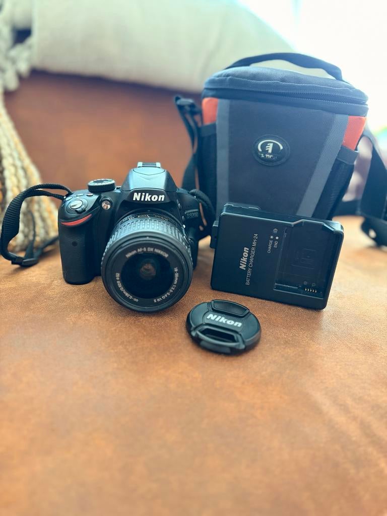 Nikon D3200 + 18-55mm lens + cameratas, Ophalen, Spiegelreflex, Zo goed als nieuw, Nikon