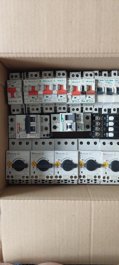 Schakel materiaal., opruiming  !!, Ophalen of Verzenden