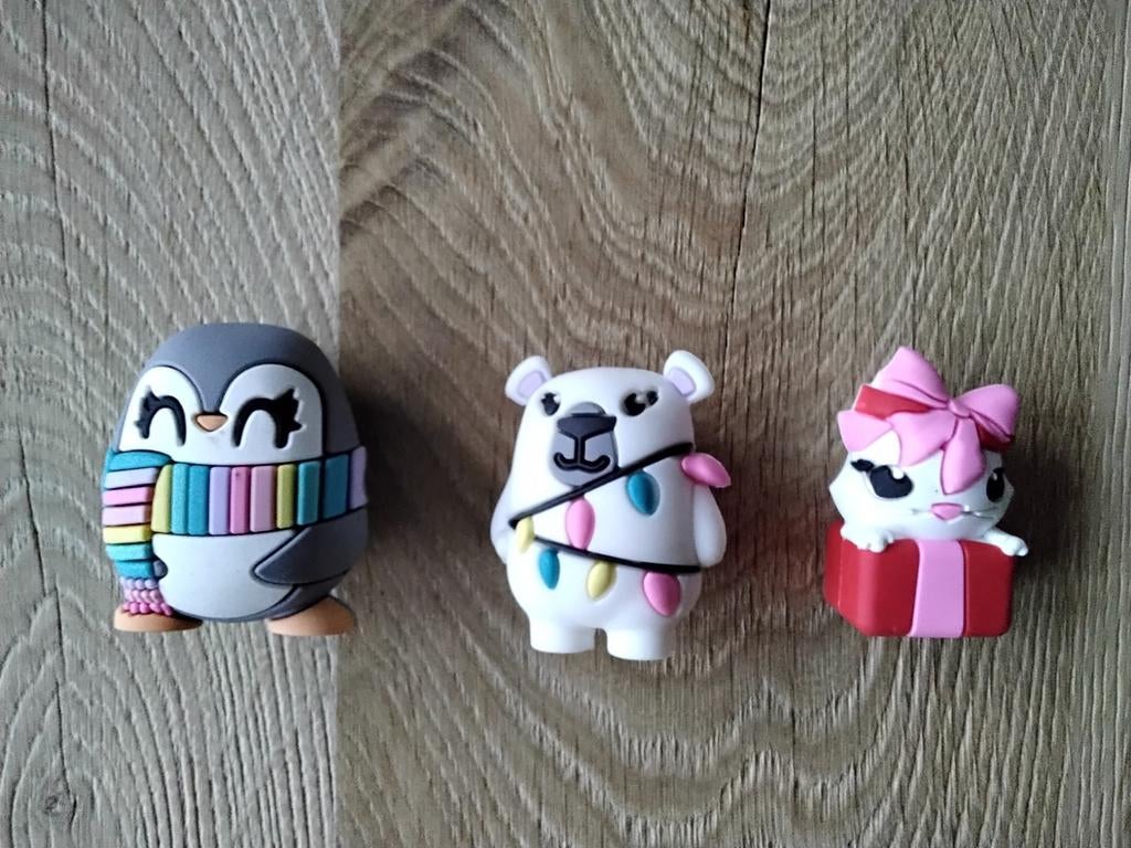 3 leuke poppetjes/figuurtjes pinguin,ijsbeer en poes 6 cm, Ophalen of Verzenden, Zo goed als nieuw