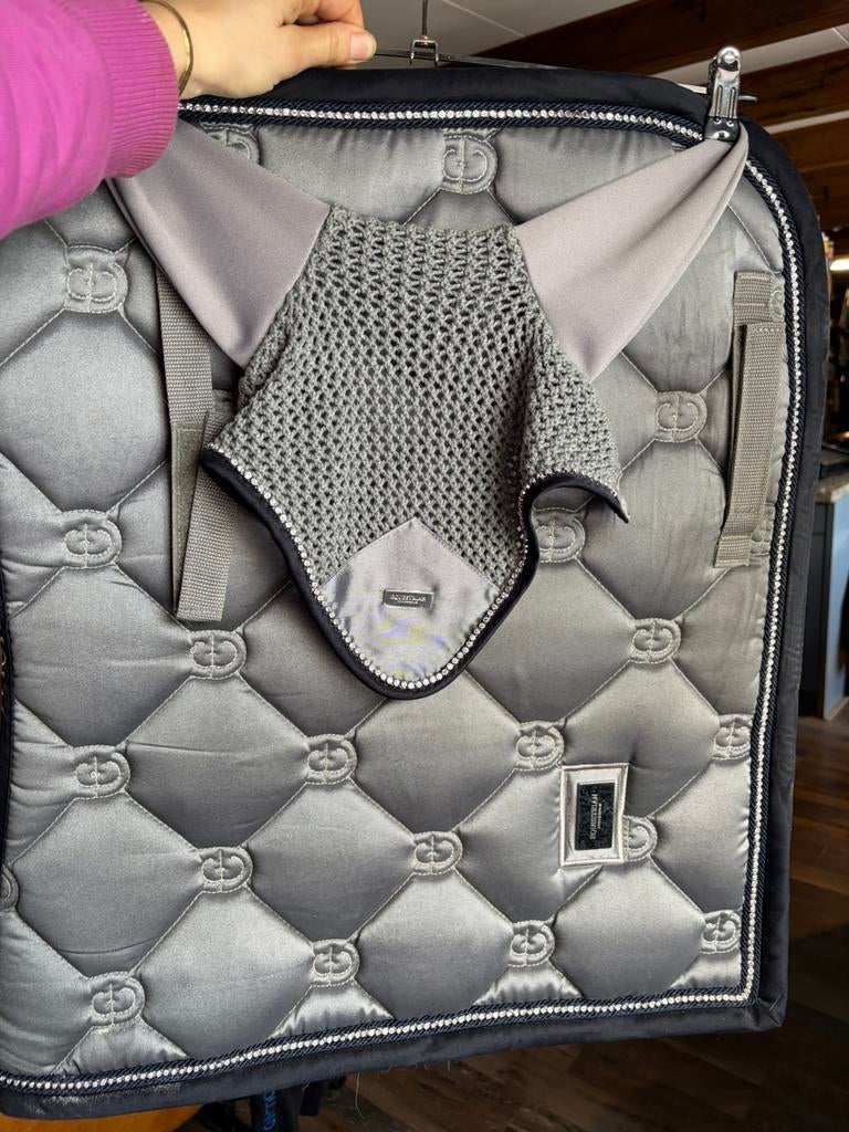 Equestrian Stockholm crystal Grey set, Dieren en Toebehoren, Paarden en Pony's | Dekens en Dekjes, Ophalen of Verzenden, Zo goed als nieuw