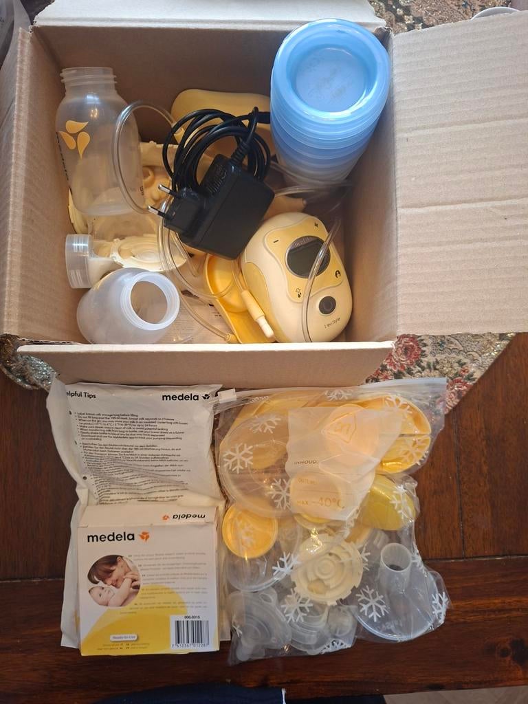 Medela borstkolf met accessoires, Ophalen of Verzenden, Gebruikt, Borstkolf