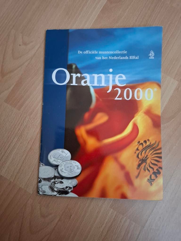 Oranje 2000, Verzamelen, Sportartikelen en Voetbal, Ophalen of Verzenden, Zo goed als nieuw, Overige binnenlandse clubs, Boek of Tijdschrift