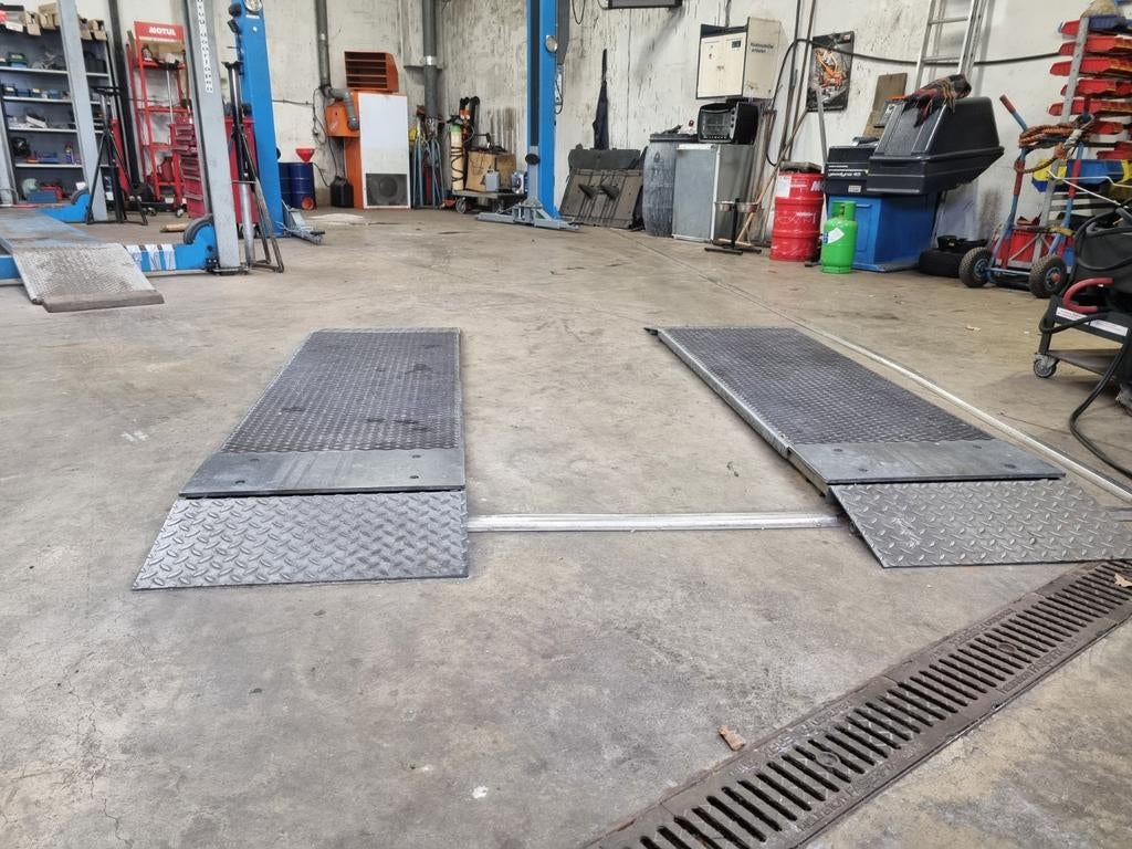 Apk apparatuur.  Remmen test bank  4 gas tester en roetmeter, Ophalen of Verzenden