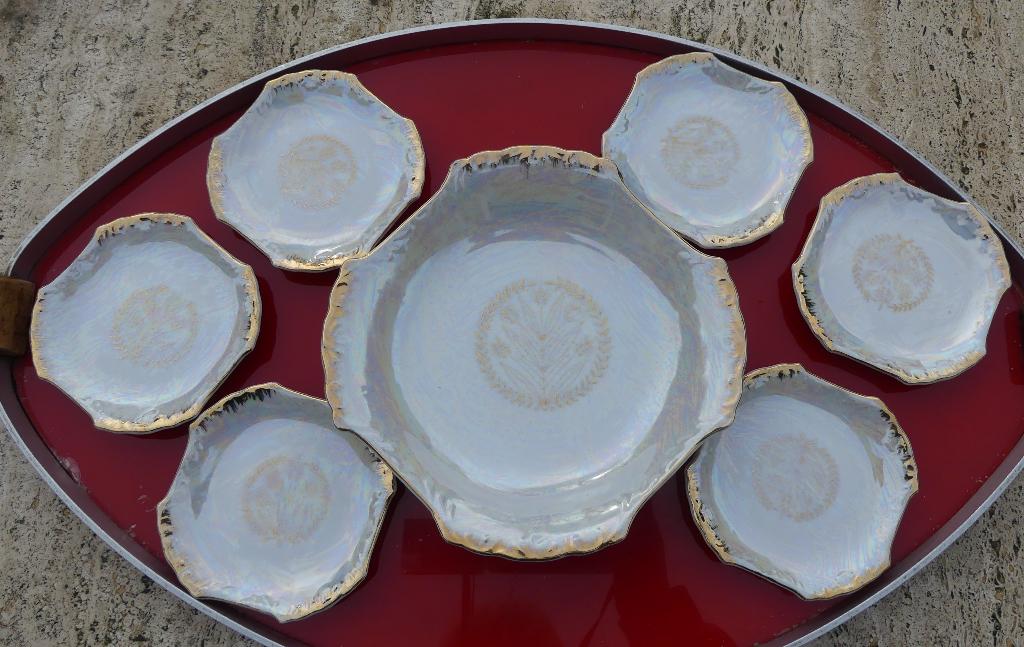 Apart Gevormd Petit- four Set Parelmoer met Gouden randje, Huis en Inrichting, Keuken | Servies, Nieuw, Ophalen of Verzenden, Bord(en)