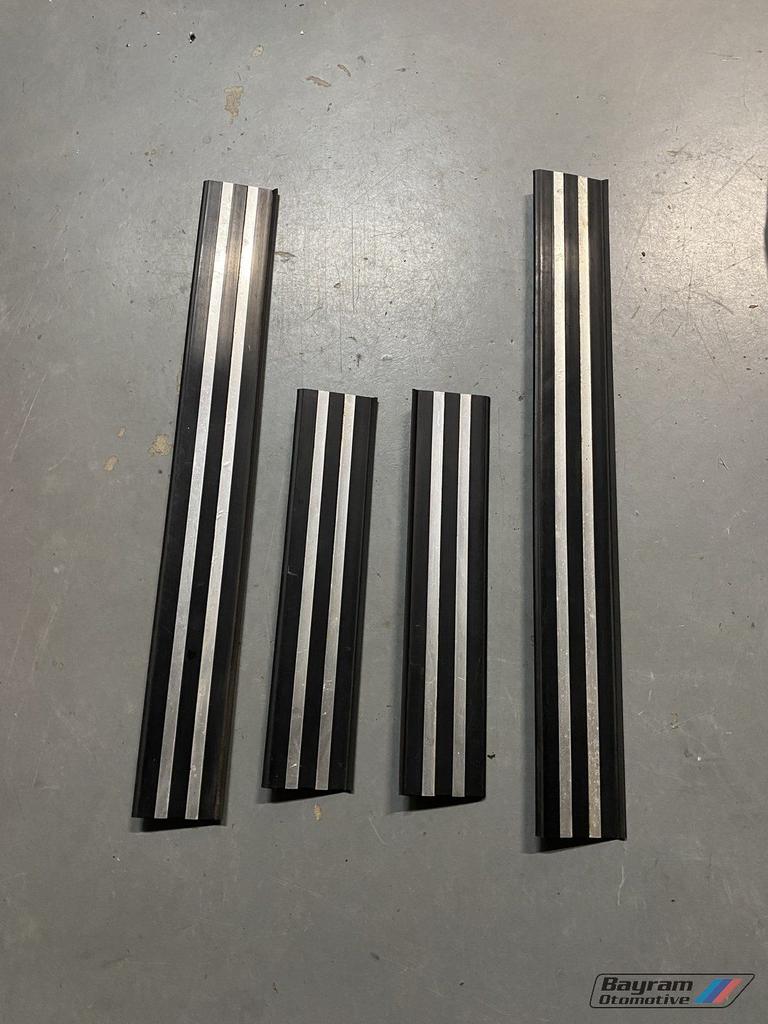 Bmw E34 instaplijsten chroom sedan instaplijst 5-serie, Auto-onderdelen, Ophalen of Verzenden, Gebruikt, BMW