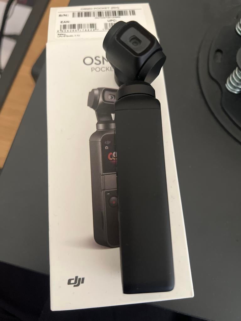 DJI Osmo Pocket 1 met accessoires + 2 geheugen kaarten, Audio, Tv en Foto, Actiecamera's, Ophalen of Verzenden, Zo goed als nieuw