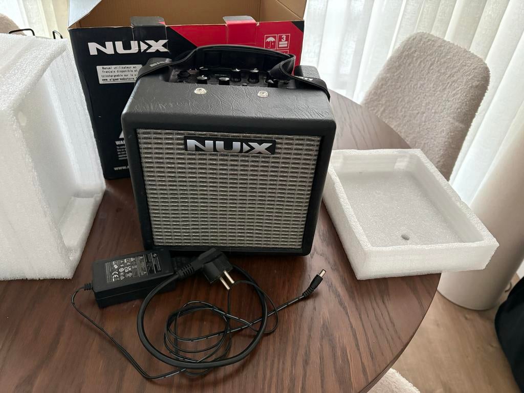 NUX Mighty 8BT draagbare versterker, Ophalen, Zo goed als nieuw, Gitaar, Minder dan 50 watt