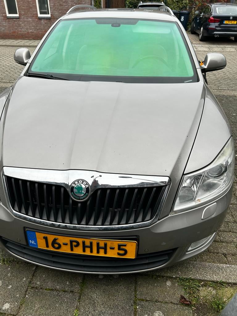 Skoda Octavia 1.4 TSI Combi AUT 2011 Beige, Auto's, Stof, Beige, 4 cilinders, 1200 kg