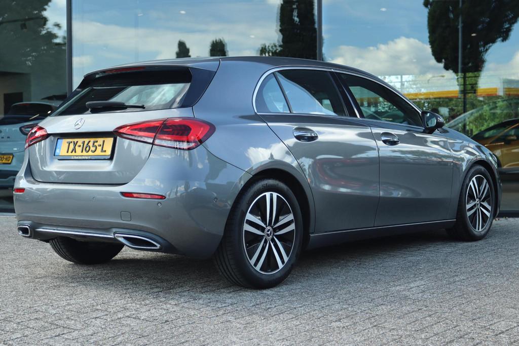 MERCEDES-BENZ A-KLASSE 180 PREMIUM AUT. | BURMESTER | LEDER, Gebruikt, 4 cilinders, Origineel Nederlands, Bedrijf