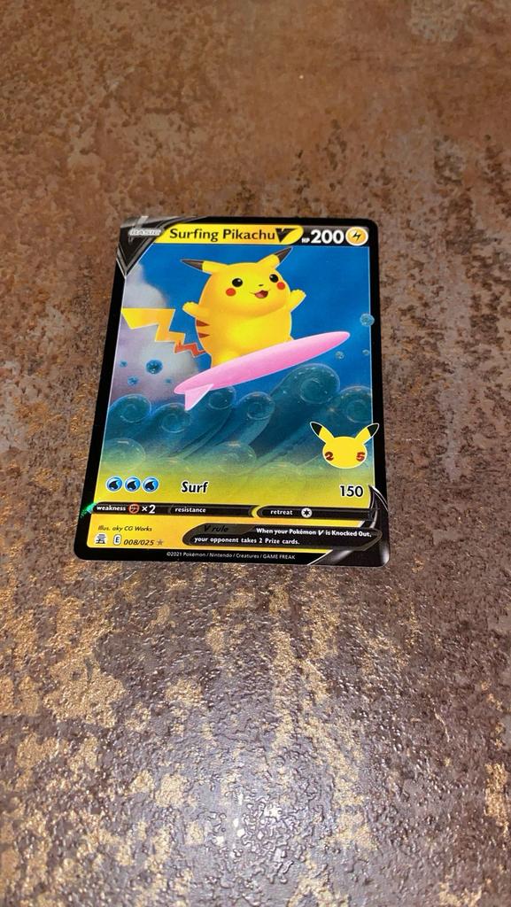Surfing pikachu V pokemon kaart, Ophalen of Verzenden, Zo goed als nieuw, Losse kaart