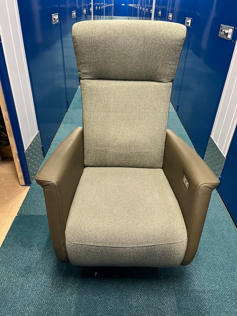 Relaxstoel Varese Sta-op Velderhof stof/leder Olive kleur, Ophalen, Zo goed als nieuw, Stof, 50 tot 75 cm