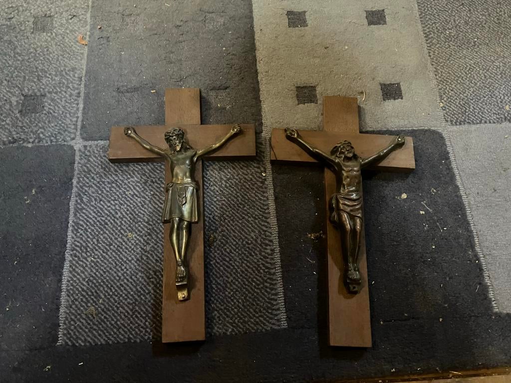 2x Jezus aan het kruis, Antiek en Kunst, Antiek | Religie, Ophalen of Verzenden