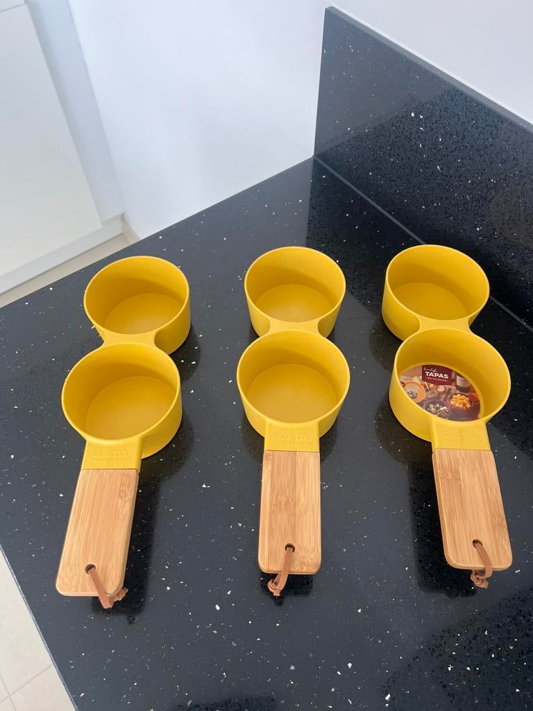 Nieuw Geel/houten tapas serveerset is van het merk Gusta, Huis en Inrichting, Keuken | Servies, Ophalen of Verzenden, Nieuw