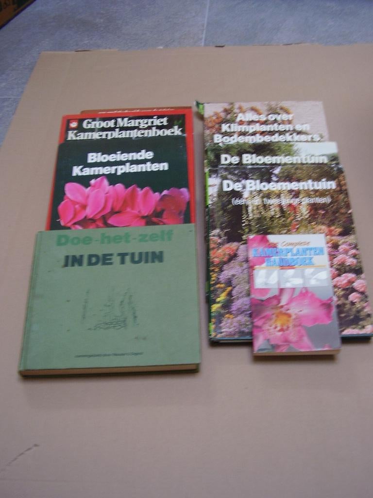 8 boeken over tuinieren, bloemen en kamerplanten, Ophalen of Verzenden, Tuinieren en Tuinplanten