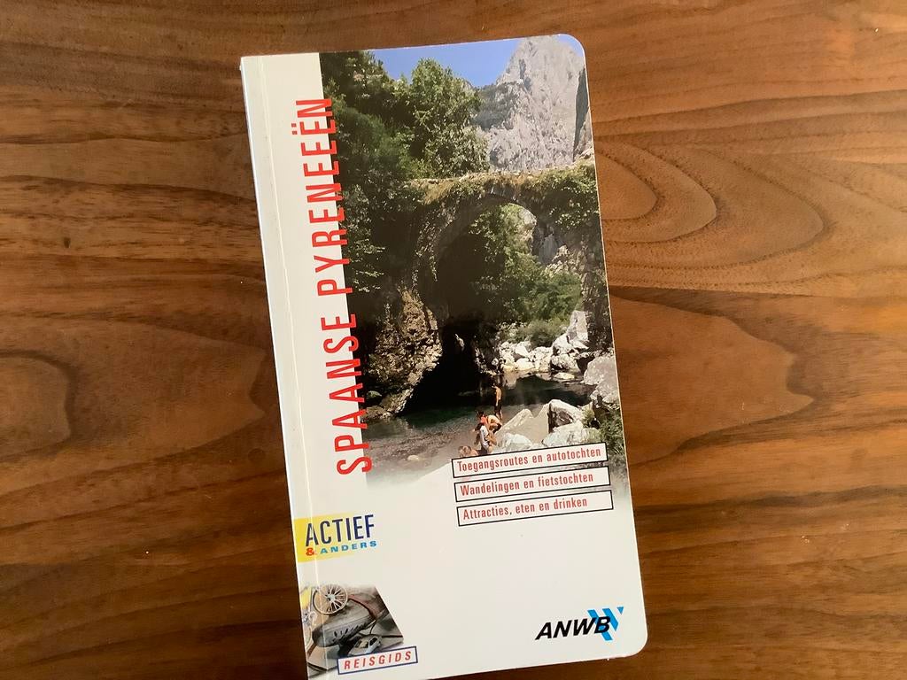 Spaanse Pyreneeën ANWB reisgids info kaarten tips routes, Maarten Mandos; Roswitha van Maarle, Europa, Ophalen of Verzenden, Zo goed als nieuw