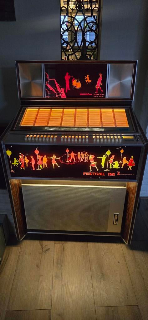 Te koop jukebox festival 130, Verzamelen, Gebruikt, 1970 tot heden, Ophalen, Met singles