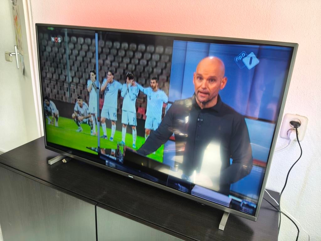 Philips Ambilight tv met klein defect zie advertentie, Ophalen, 100 cm of meer, 50 Hz, Philips