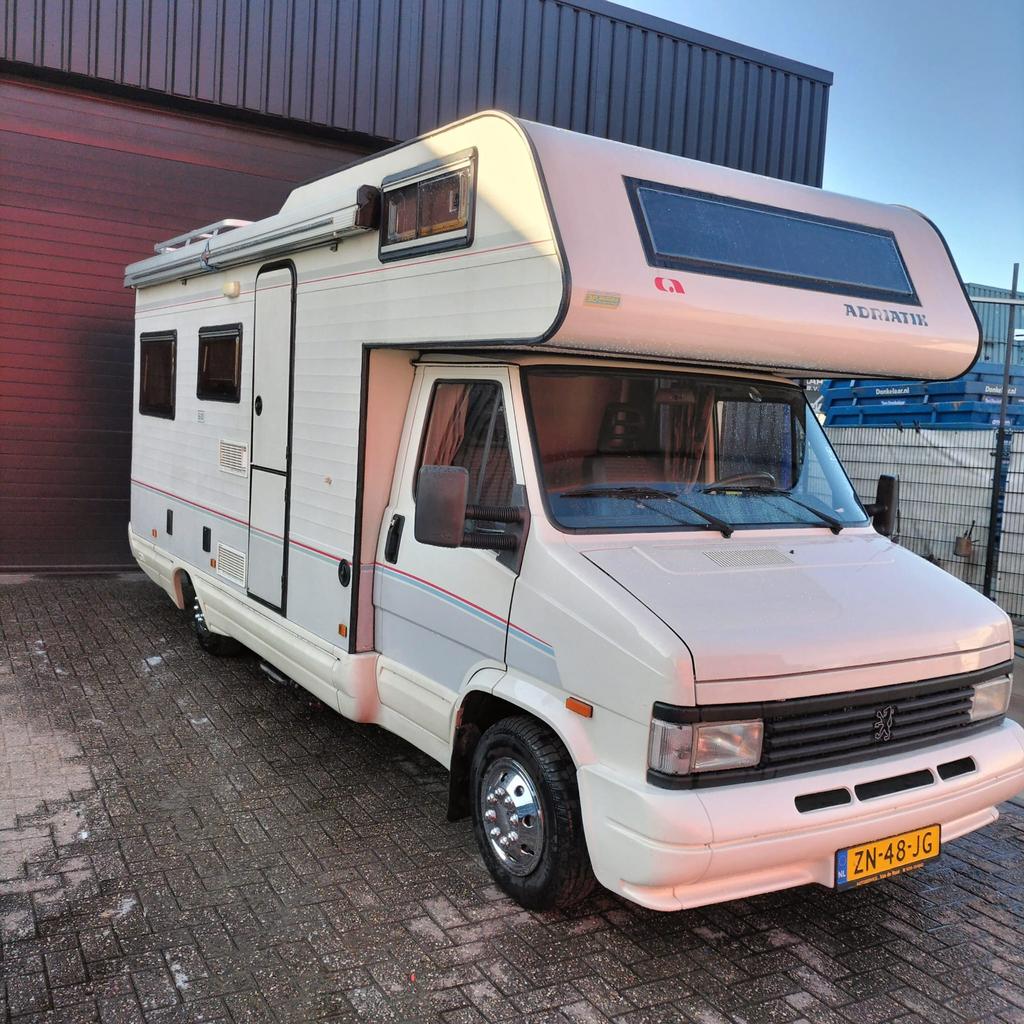 Zeer mooie Peugeot adria camper  2.0 benzine zeldzaam, Caravans en Kamperen, Campers, Chemisch toilet, Ringverwarming, 7 tot 8 meter