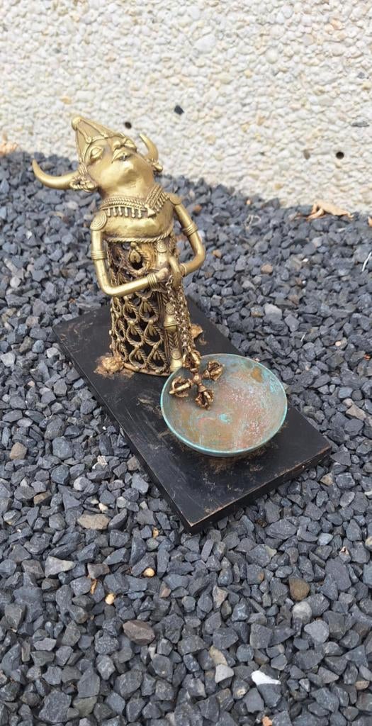 Bronzen Heilig Water Drager met een schaal en een vajra., Ophalen of Verzenden