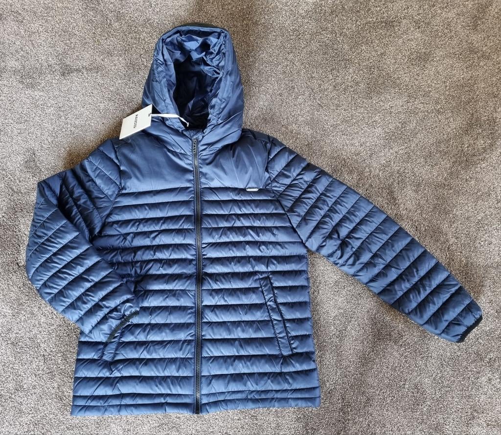 Blauwe zomerjas maat 128, Kinderen en Baby's, Kinderkleding | Maat 128, Nieuw, Ophalen of Verzenden, Raizzed, Jongen