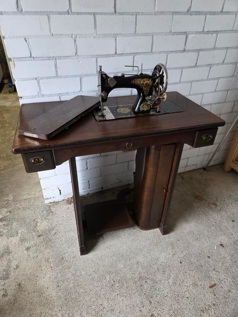 Antiek naaimachine, Ophalen