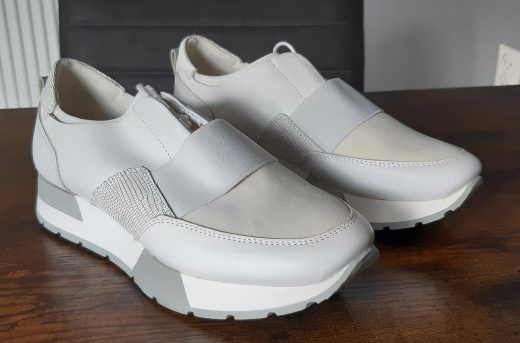 Poelman sneakers maat 40, Kleding | Dames, Schoenen, Poelman, Wit, Nieuw, Ophalen of Verzenden