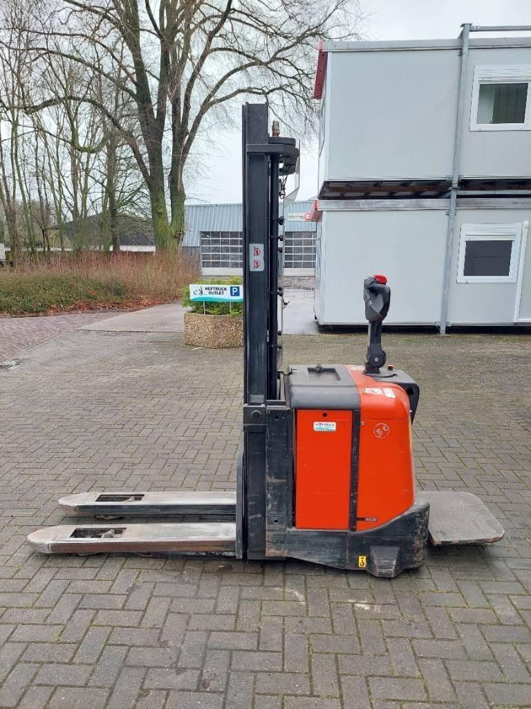 BT SPE125L stapelaar met initiaal heffing (bj 2004), 1000 tot 2000 kg, Elektrisch, Stapelaar, BT