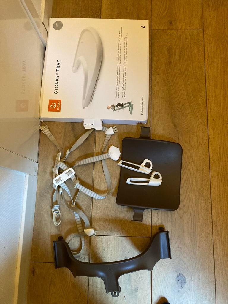 Stokke Tripp Trapp babyset compleet met tray en tuigje, Kinderen en Baby's, Kinderstoelen, Ophalen, Gebruikt, Meegroeistoel, Afneembaar eetblad