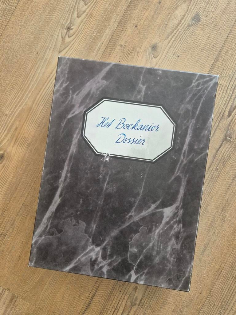 Het boekanier dossier, Audio, Tv en Foto, Fotoalbums en Accessoires, Ophalen of Verzenden