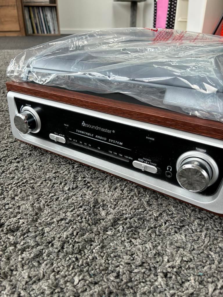 Platenspeler Soundmaster FM radio met speakers. Nieuwstaat!, Ophalen of Verzenden, Zo goed als nieuw, Overige merken