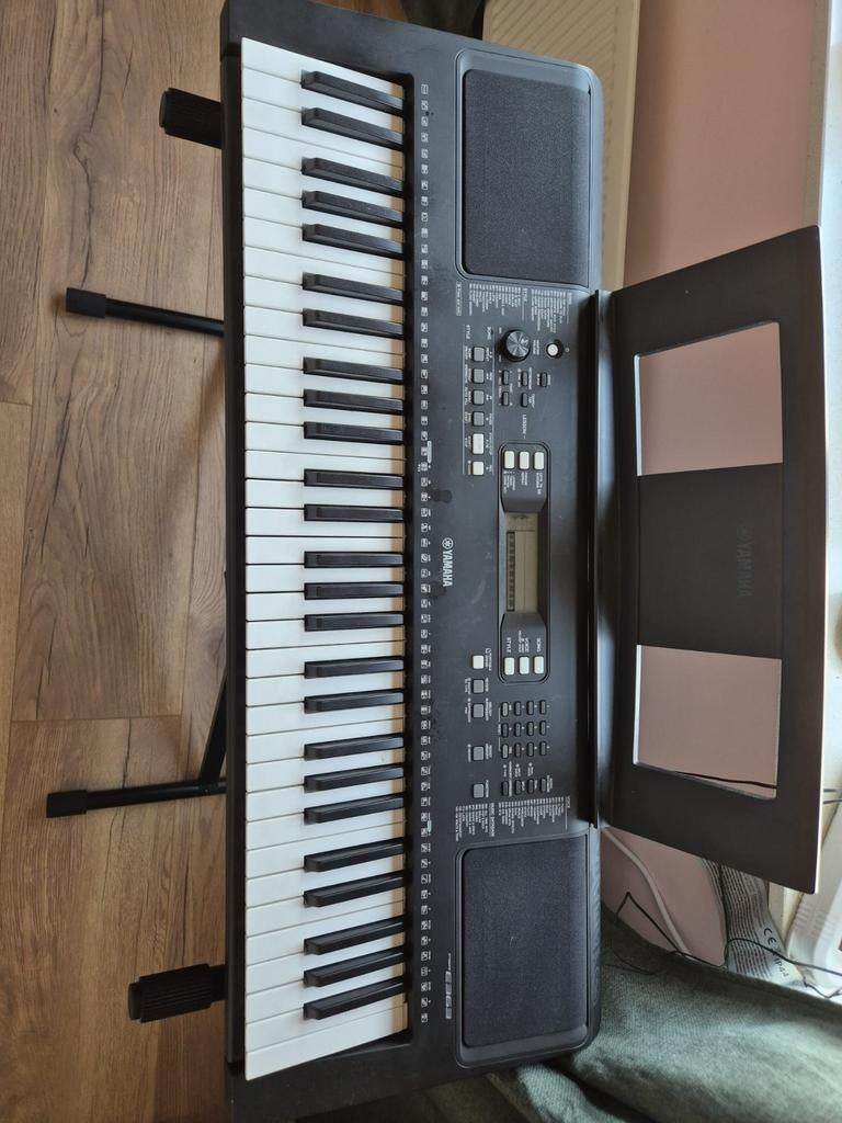 Yamaha PSR E363 Keyboard met standaard en hoes, Ophalen, Zo goed als nieuw, Yamaha, Midi-aansluiting