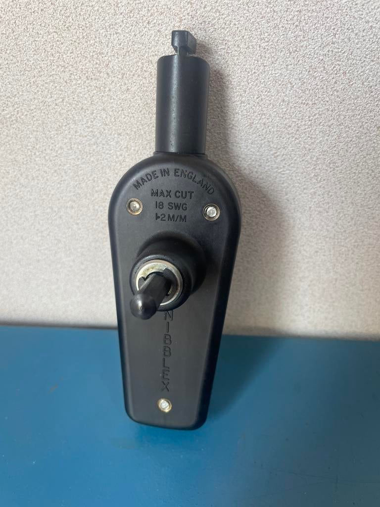 Knibblex knabbelschaar, plaatschaar voor boormachine, Ophalen of Verzenden, Zo goed als nieuw, Boormachine