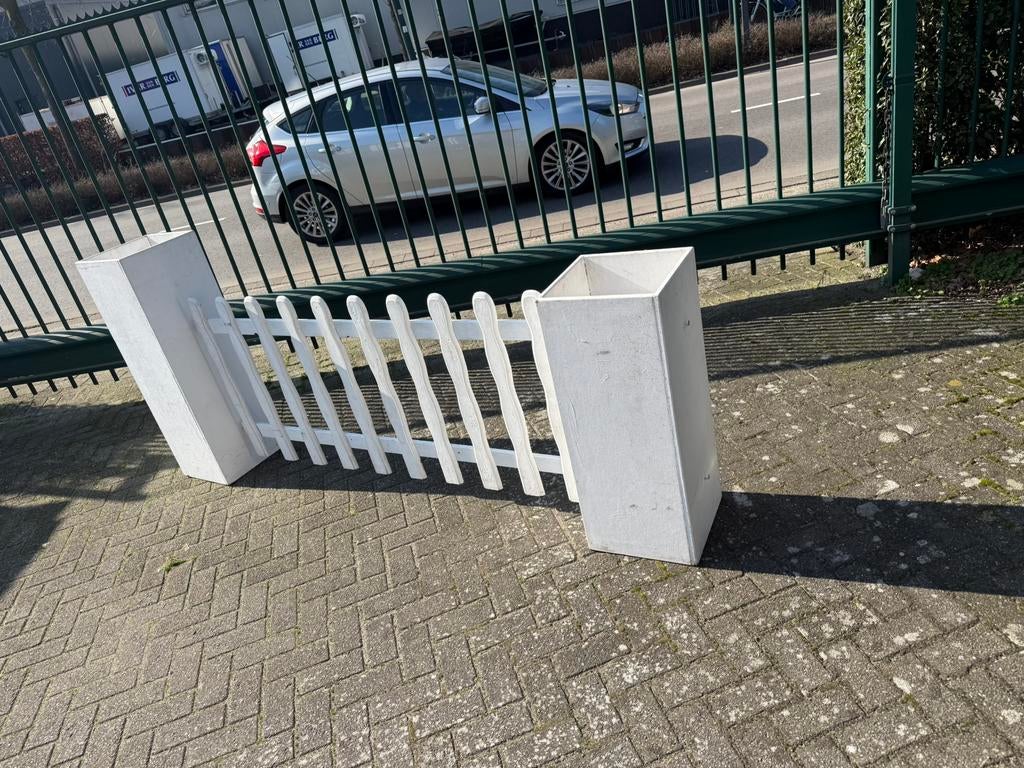 Bloembakken met hekwerk, Ophalen, Zo goed als nieuw, 60 cm of meer, Rechthoekig