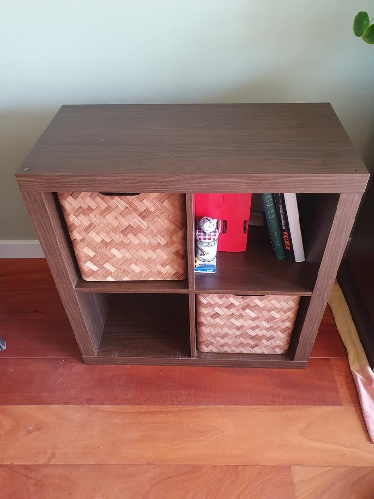 Bruine kast met vier vakken, Ophalen, Gebruikt