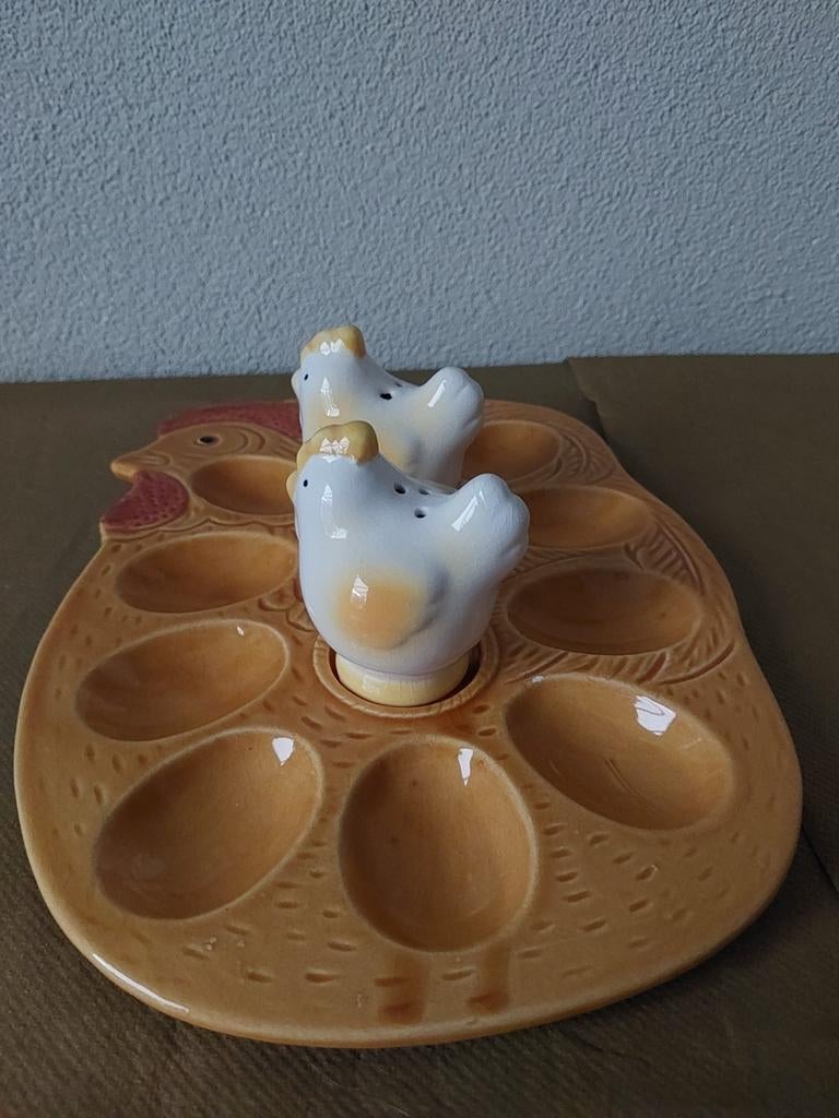 Prachtig vintage okergeel eierbord met peper en zoutstel, Ophalen of Verzenden