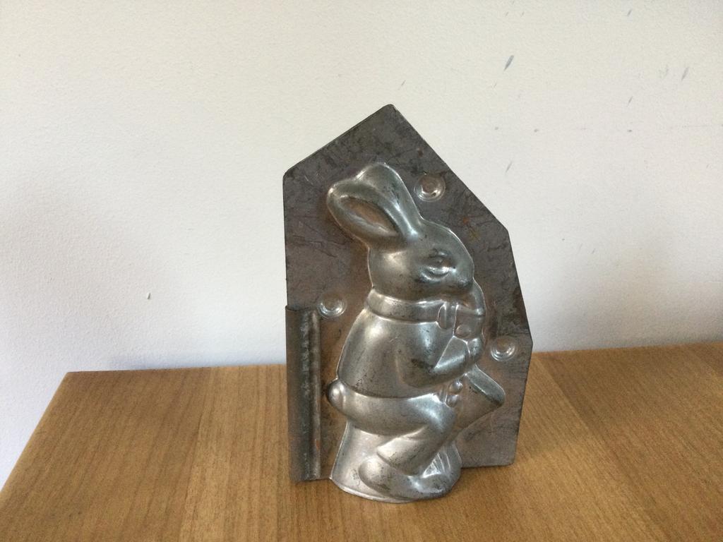 Oude, dubbele chocoladevorm - Paashaas met trompet, Antiek en Kunst, Ophalen of Verzenden