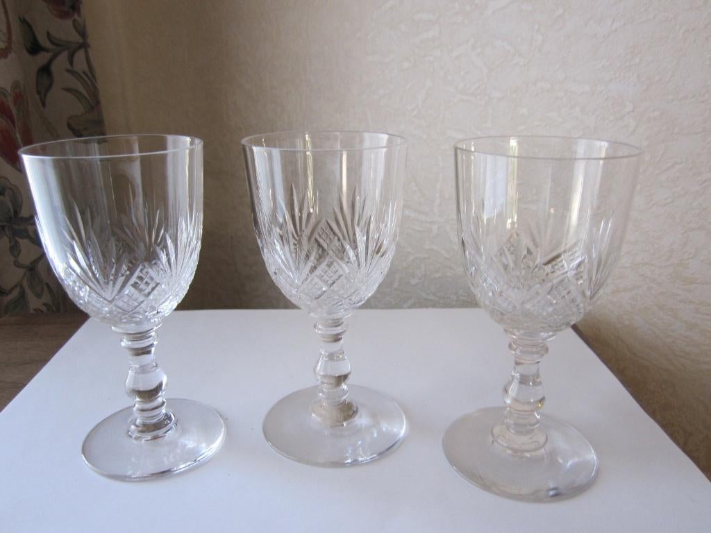 Tien prachtige Baccarat cristal wijnglazen Model Douai, Verzenden