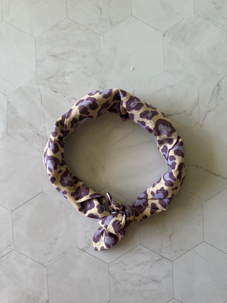 Kindersjaal panter geel lila, Kinderen en Baby's, Kinderkleding | Mutsen, Sjaals en Handschoenen, Meisje, Nieuw, Ophalen of Verzenden
