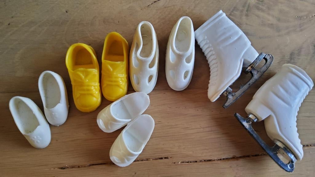 Vintage Barbie Sindy Fleur Tienerpop schoenen schaatsen pump, Verzamelen, Ophalen of Verzenden, Gebruikt, Fashion Doll
