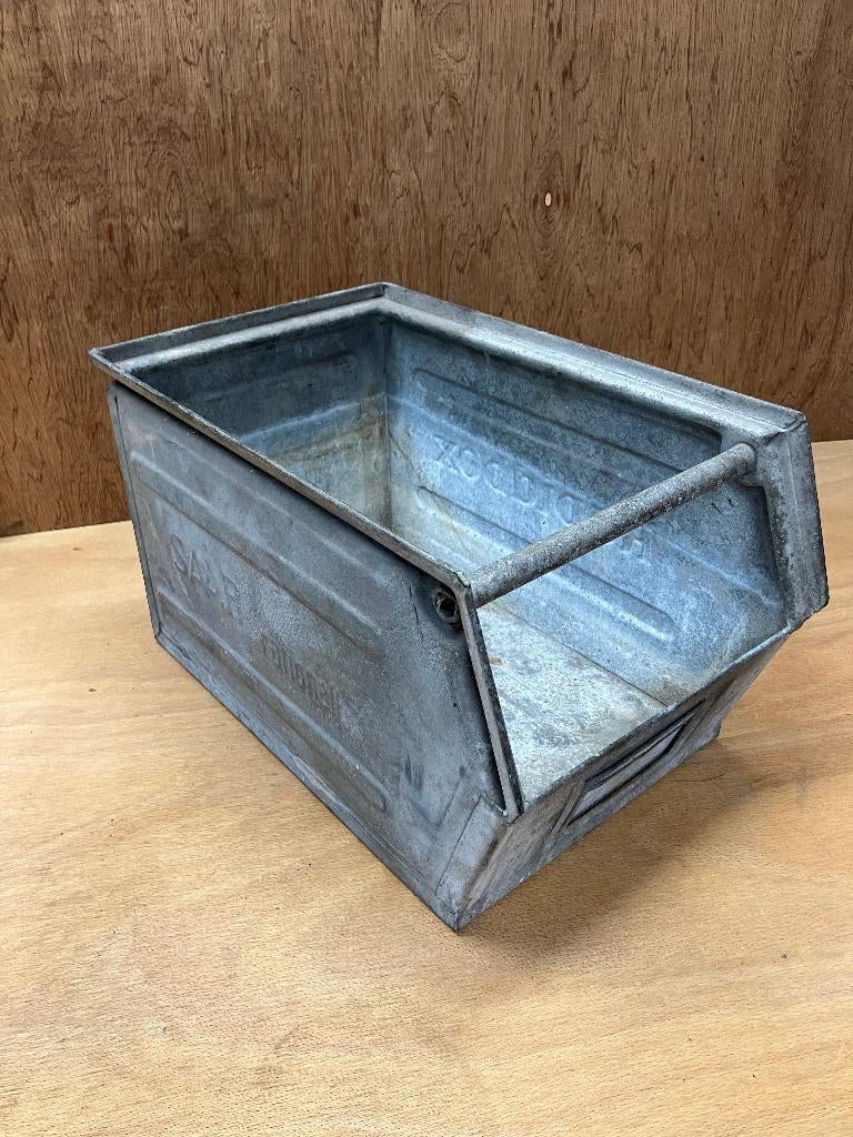 Stalen magazijnbak, grijpbak, vintage, industrieel 20x21x35, Overige materialen, Gebruikt, Schaal, Ophalen of Verzenden